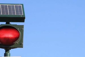 چراغ خورشیدی ترافیکی