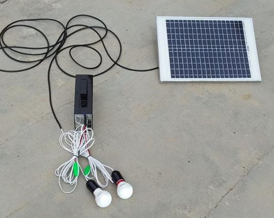 منبع برق قابل حمل با پنل های خورشیدی باکیفیت