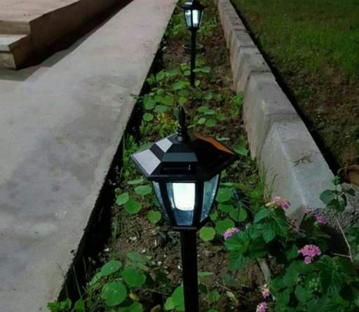 جنس بدنه چراغ خورشیدی چمنی