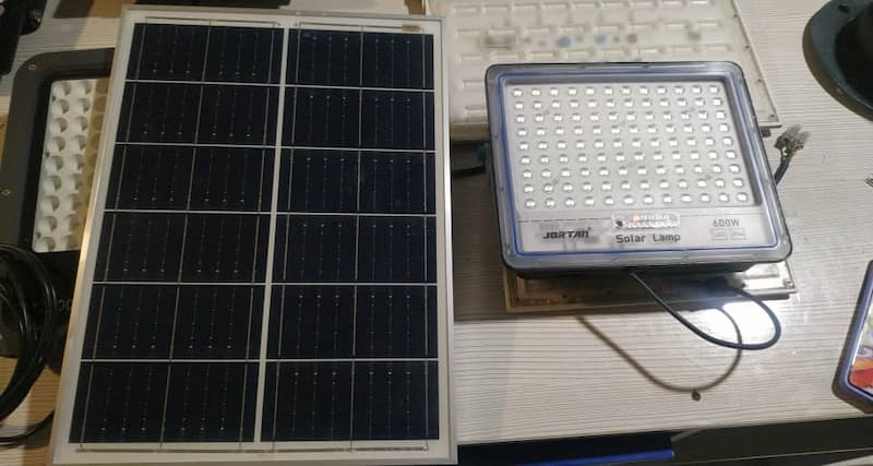 نورافکن خورشیدی