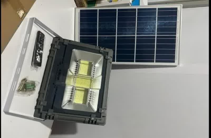 نورافکن خورشیدی