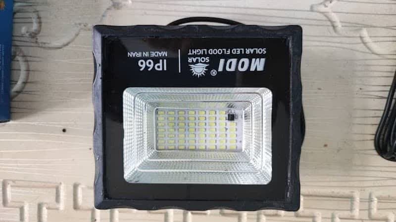 نورافکن خورشیدی فلزی