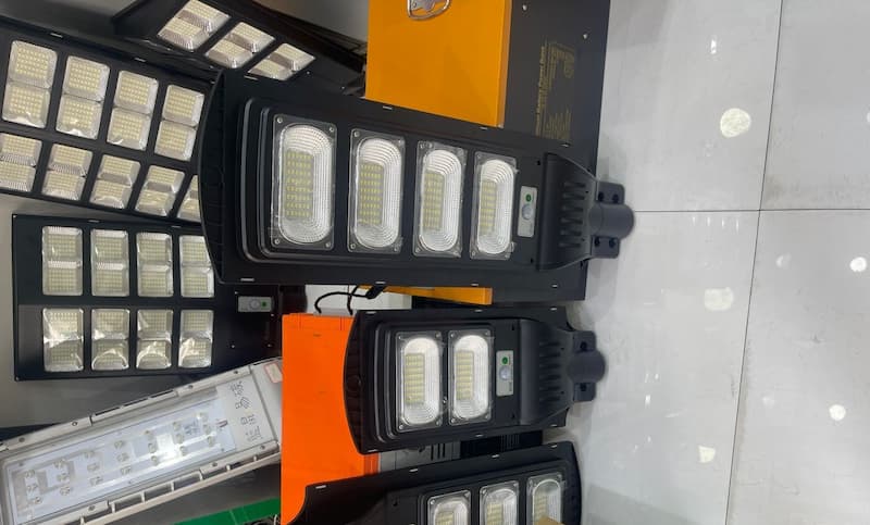 چراغ خورشیدی خیابانی