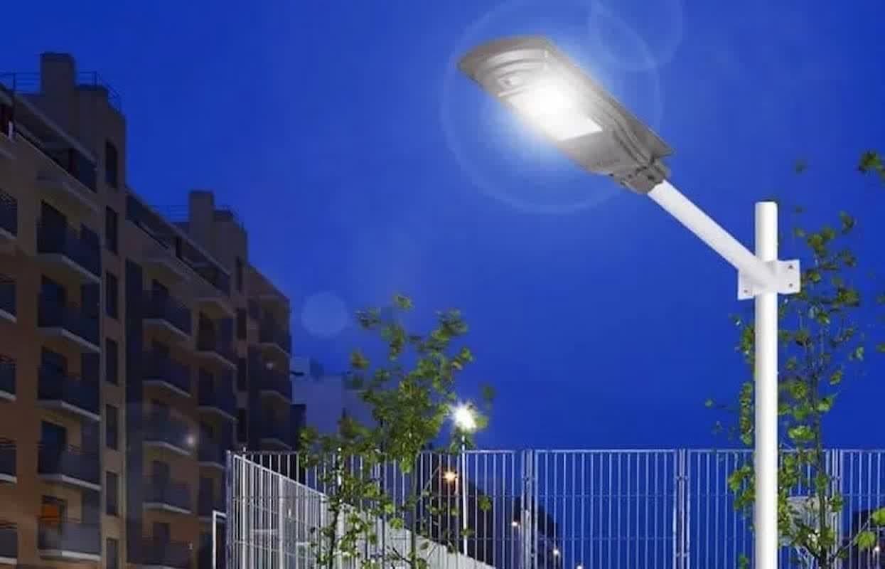 چراغ خورشیدی خیابانی