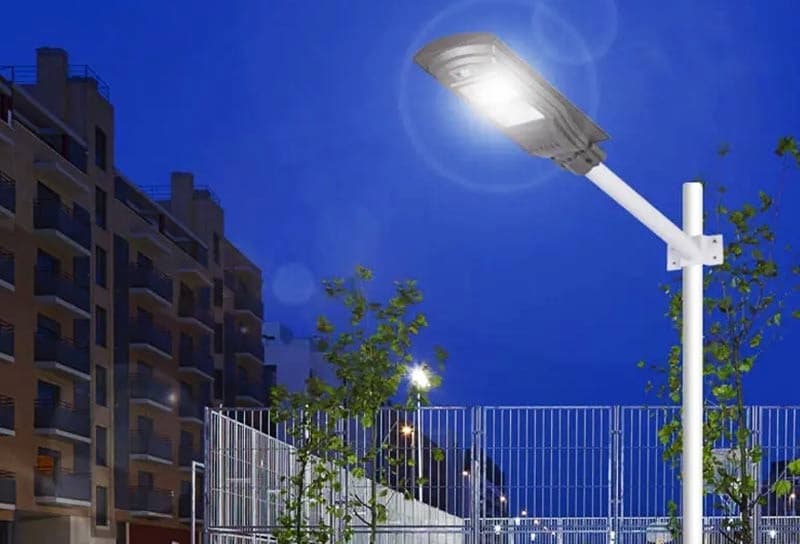 چراغ خورشیدی خیابانی